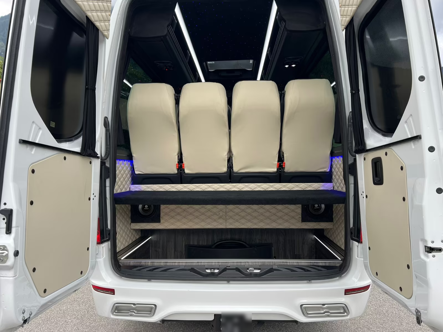 VanBudapest Sprinter interior