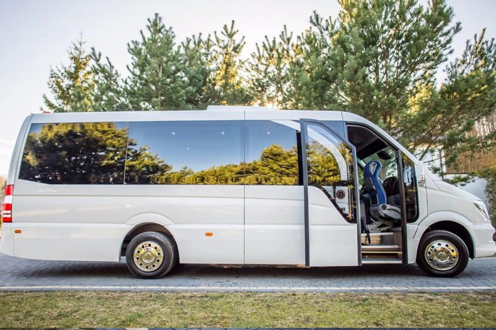 VanBudapest Sprinter on the road