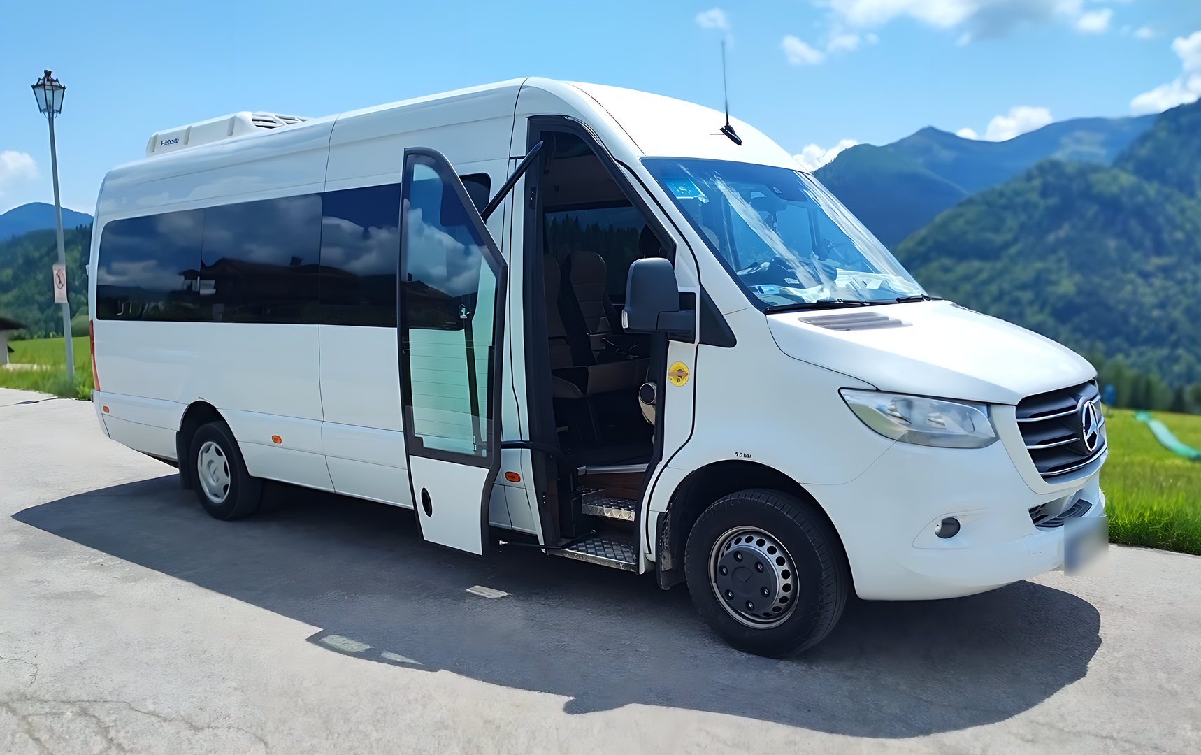 VanBudapest luxury Mercedes transfer — private chauffeur service Budapest Hungary