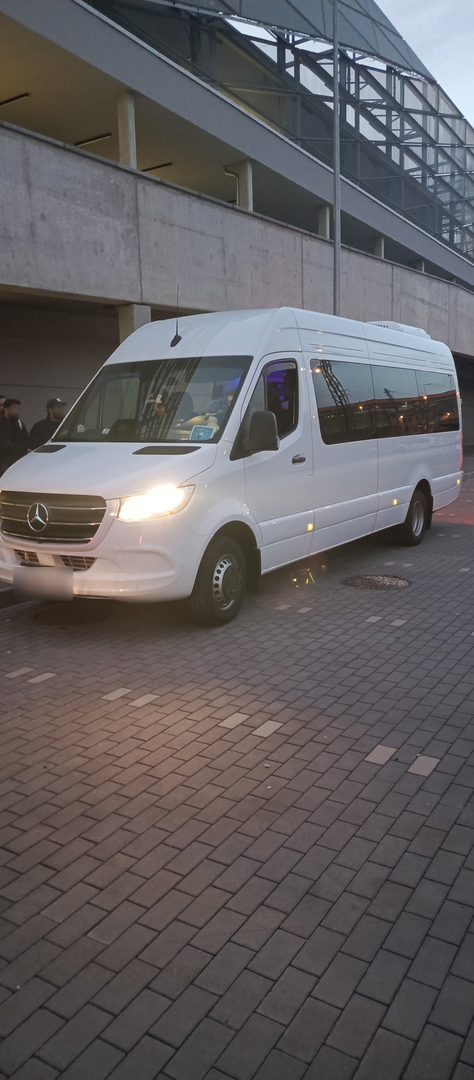 VanBudapest Sprinter exterior