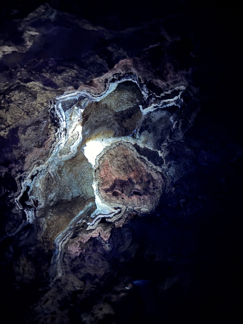 Calcite alight under UV
