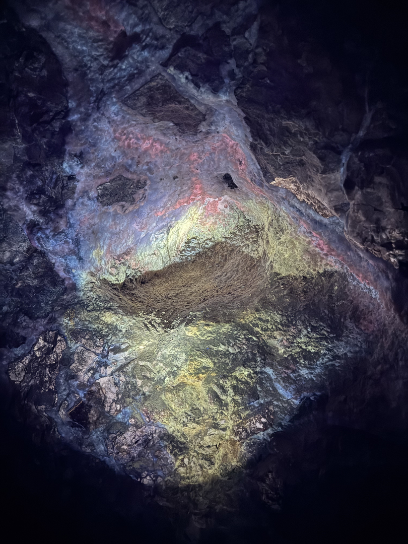 Fluorescent minerals waking up