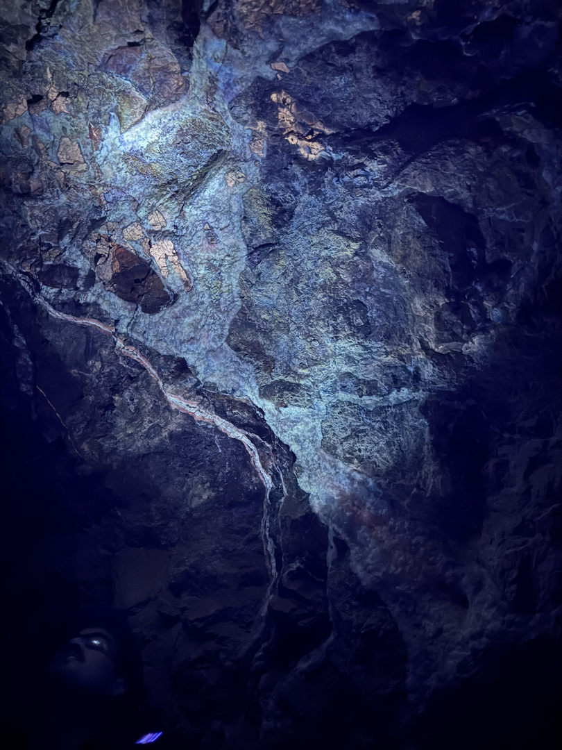 Calcite alight under UV