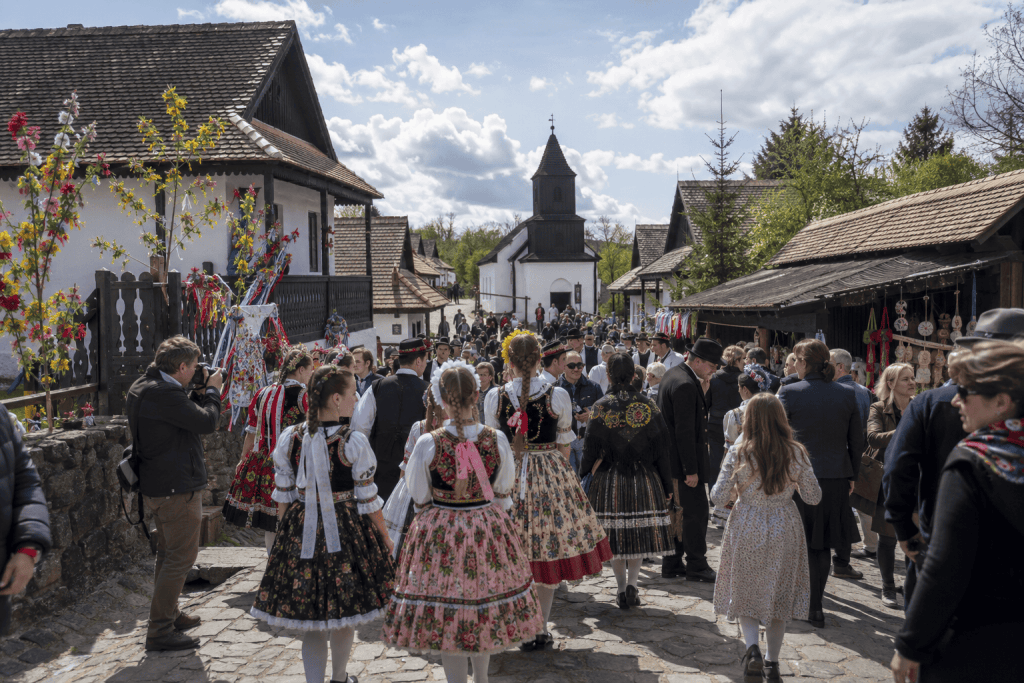 Hollókő Easter Festival group transport