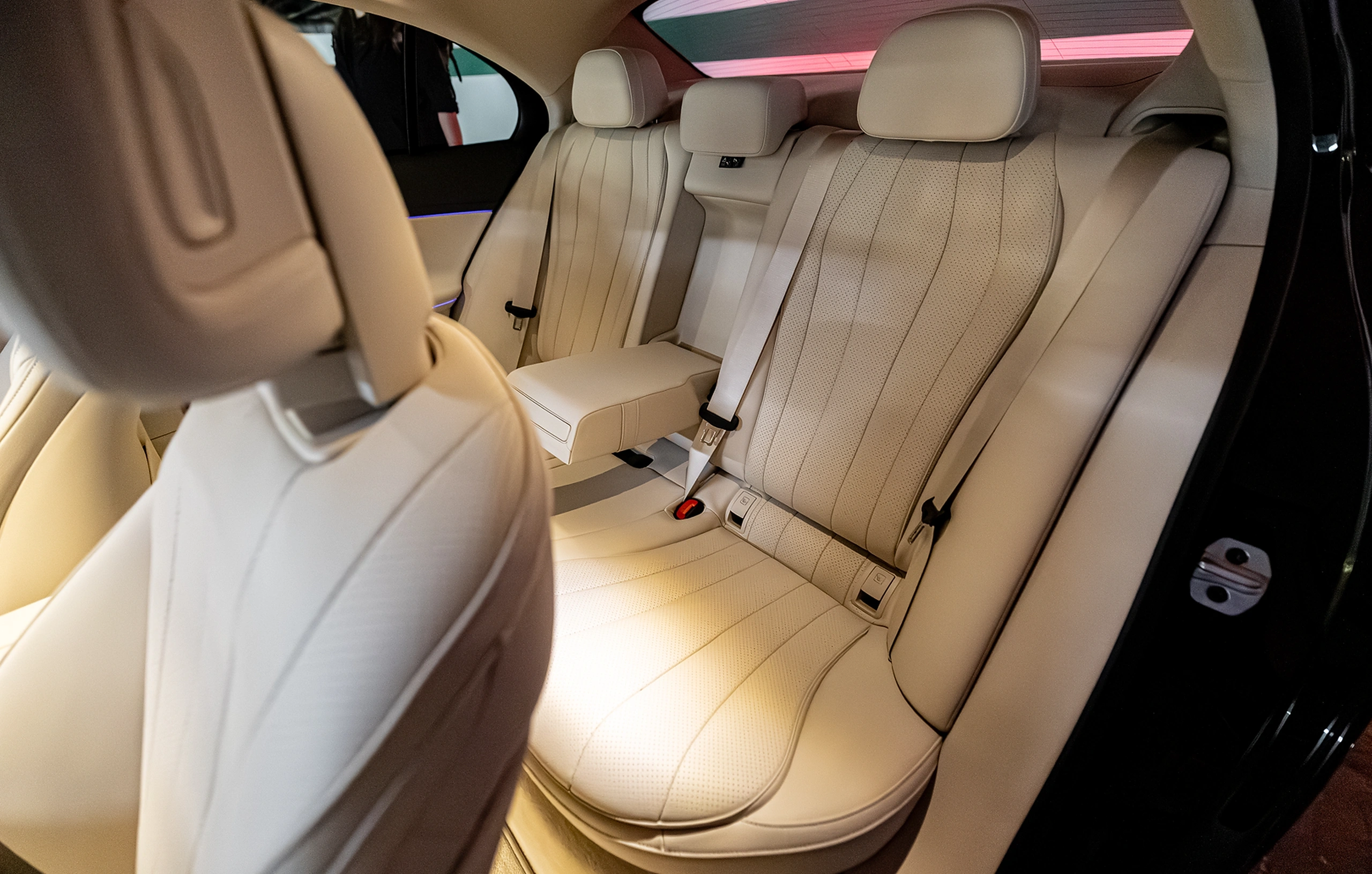 Mercedes-Benz E-Class — VanBudapest premium chauffeur service in Budapest (21)