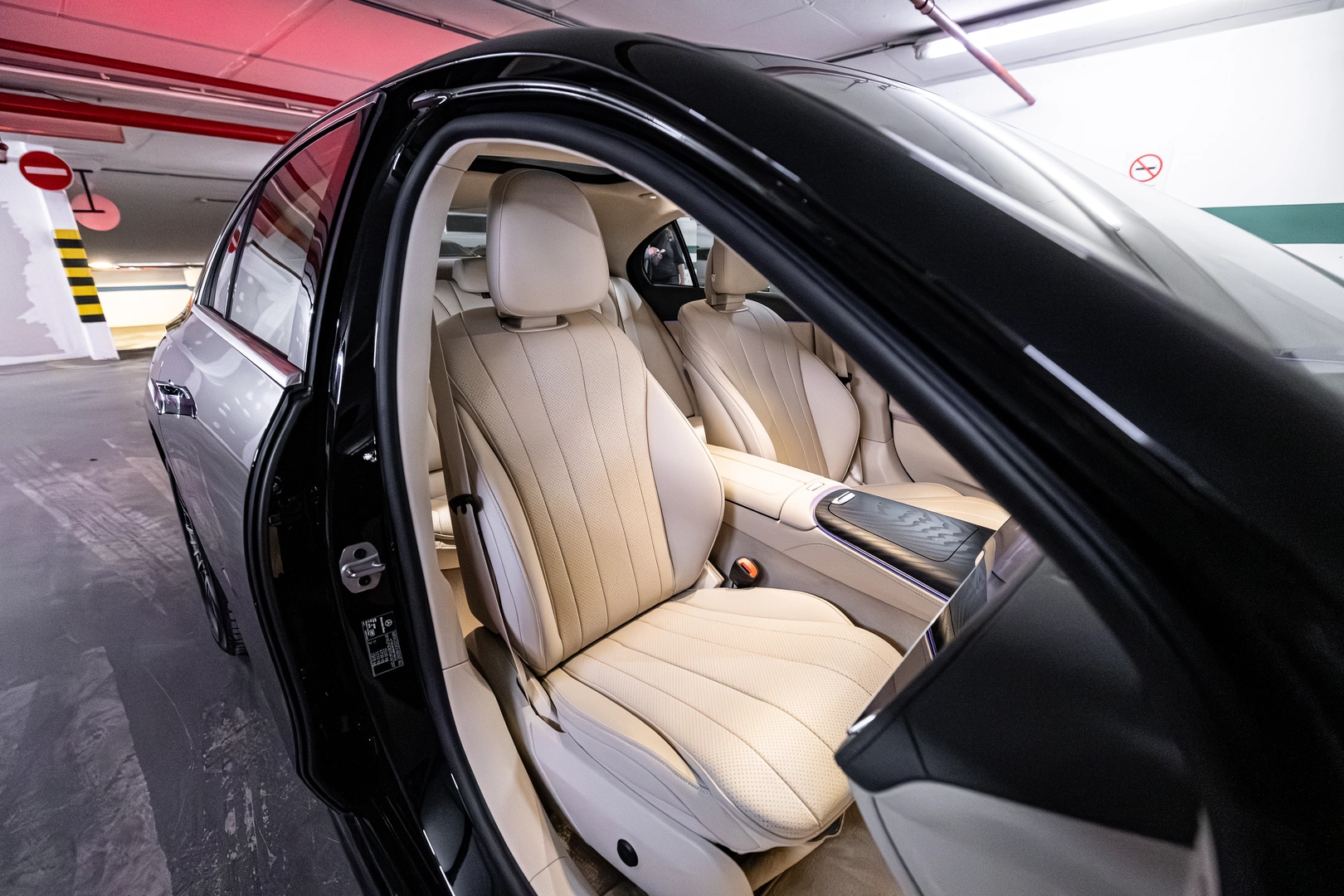 Mercedes-Benz E-Class — VanBudapest premium chauffeur service in Budapest (42)