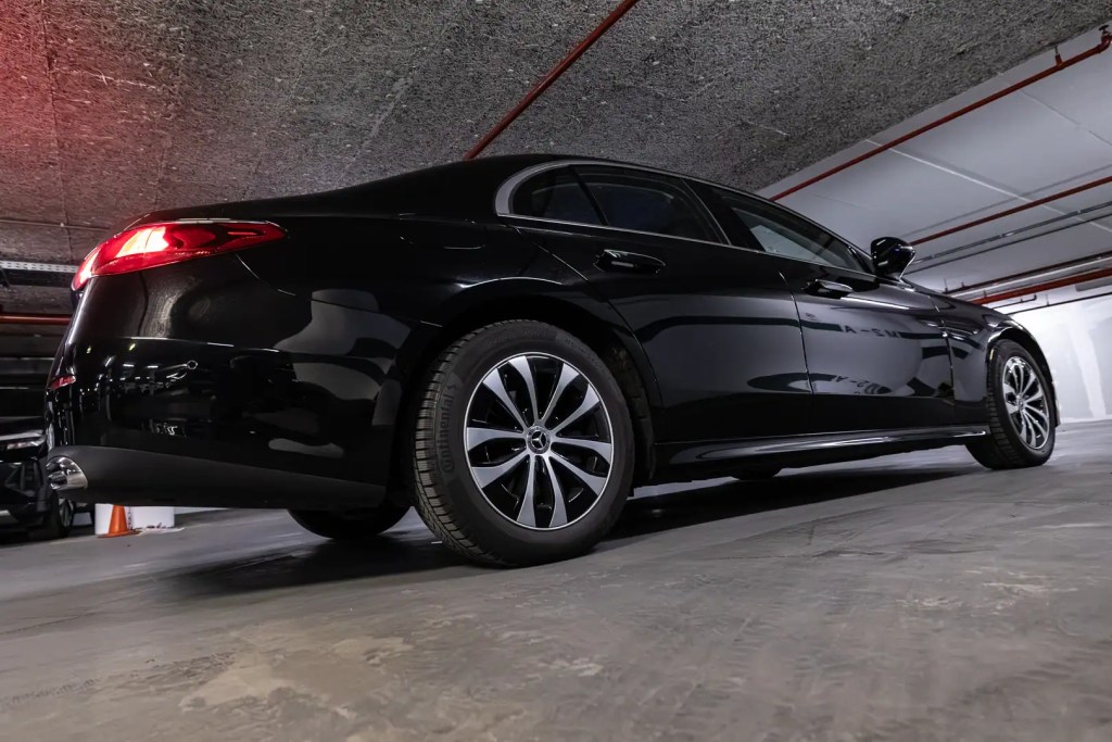 Black Mercedes-Benz E-Class exterior from the VanBudapest fleet