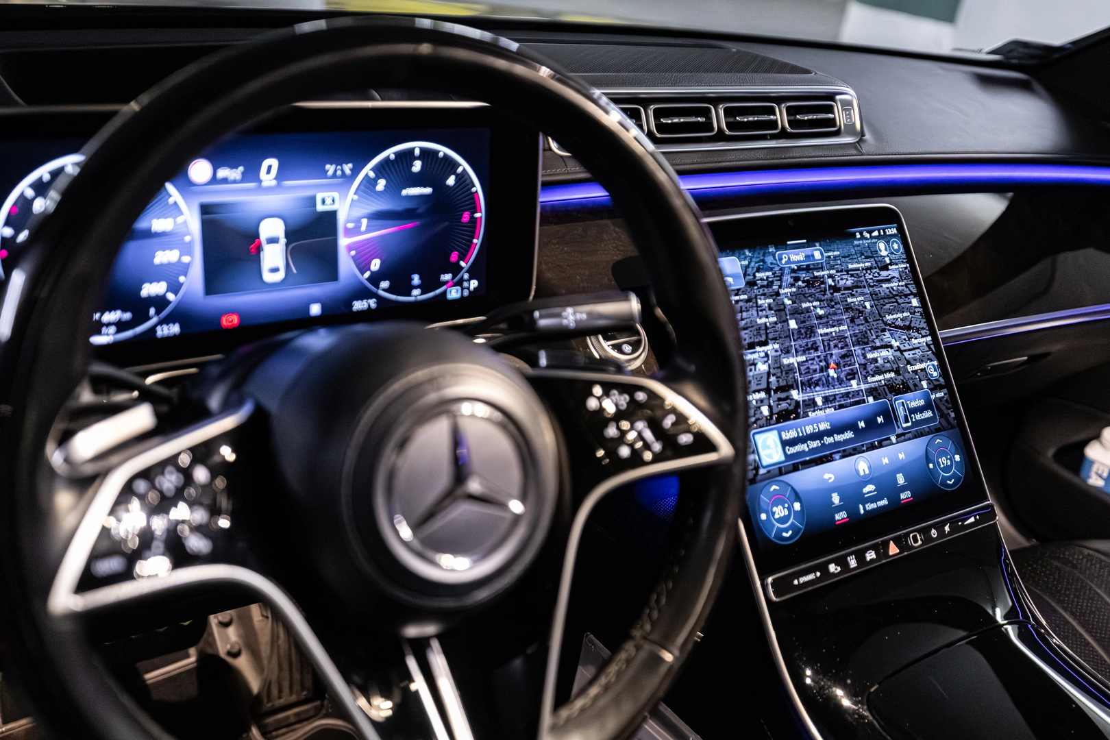 Mercedes-Benz EQE — the driver's cockpit, modern and connected.