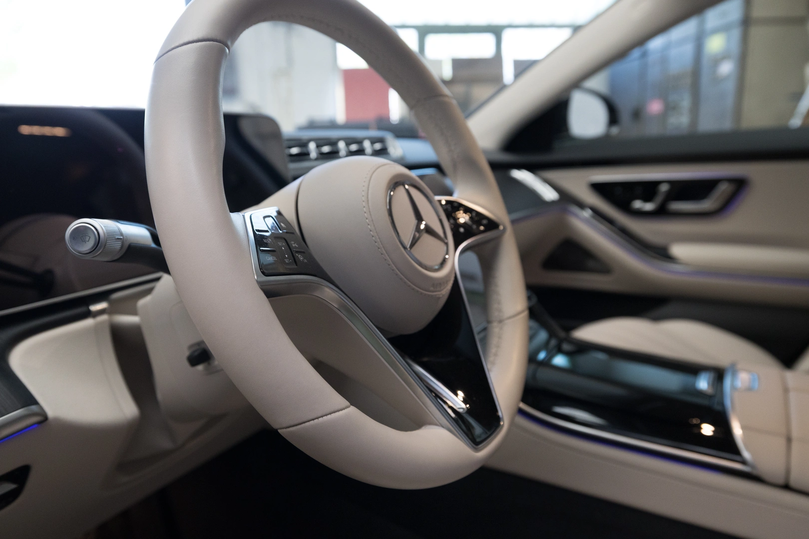 Mercedes-Benz S-Class executive chauffeur - VanBudapest