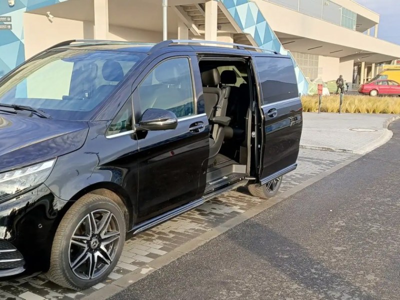 Budapest Airport Transfer in Summer: Meet & Greet Built Around the Real Landing Time