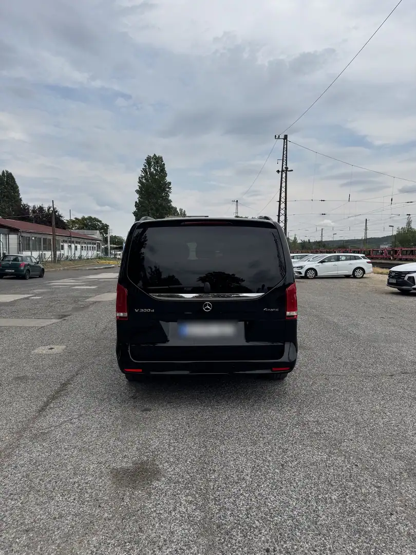 Black Mercedes V-Class luxury van for Budapest airport transfers