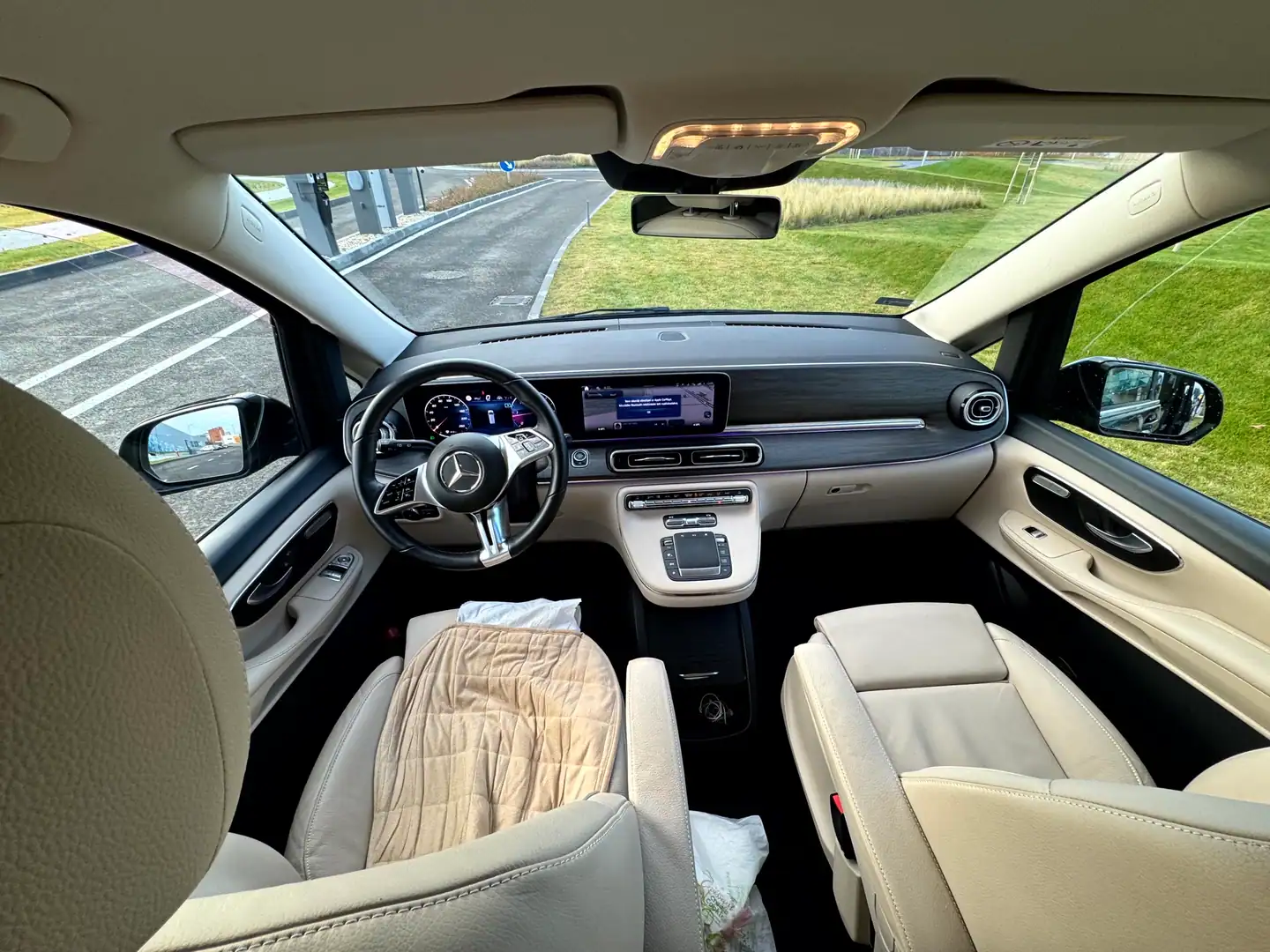 Mercedes-Benz V-Class — VanBudapest.com