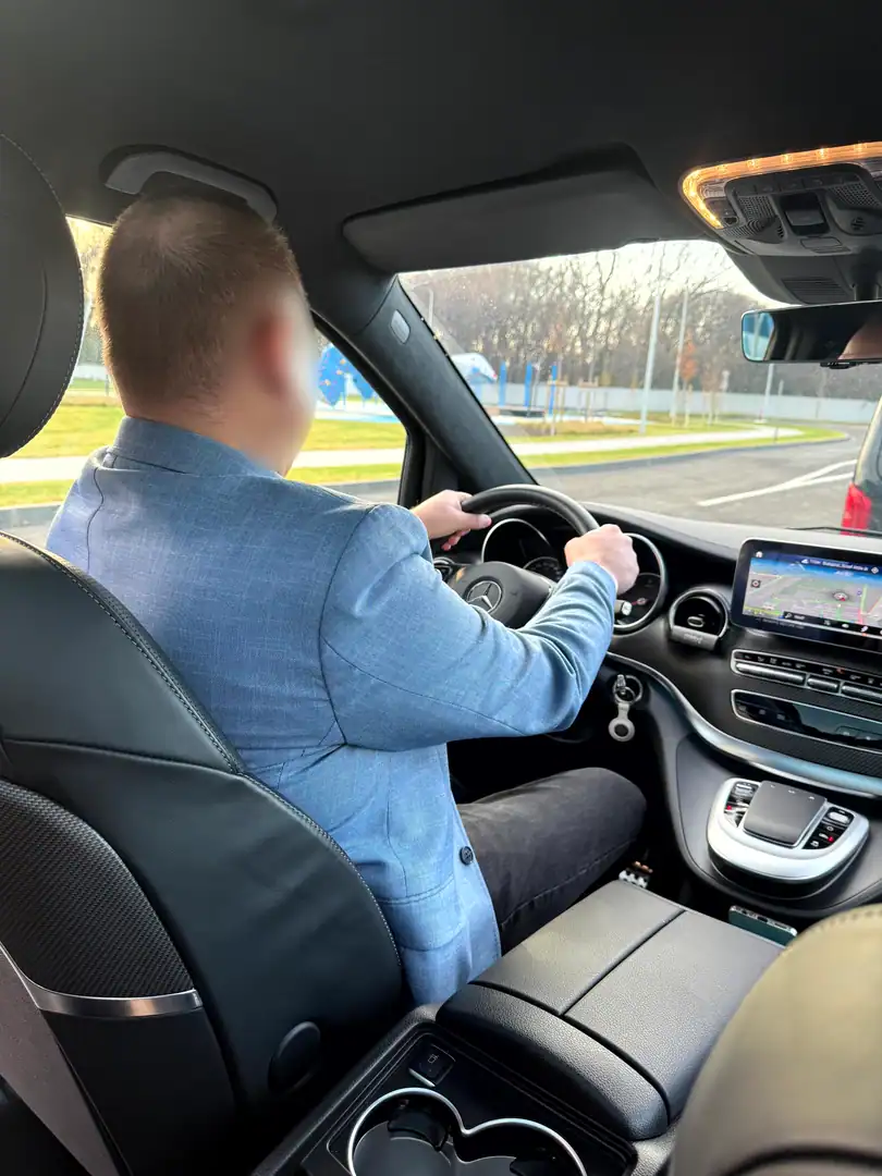 Mercedes-Benz V-Class — VanBudapest premium chauffeur service in Budapest (175)