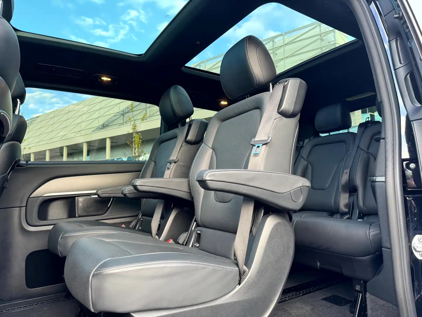 Mercedes-Benz V-Class — VanBudapest.com
