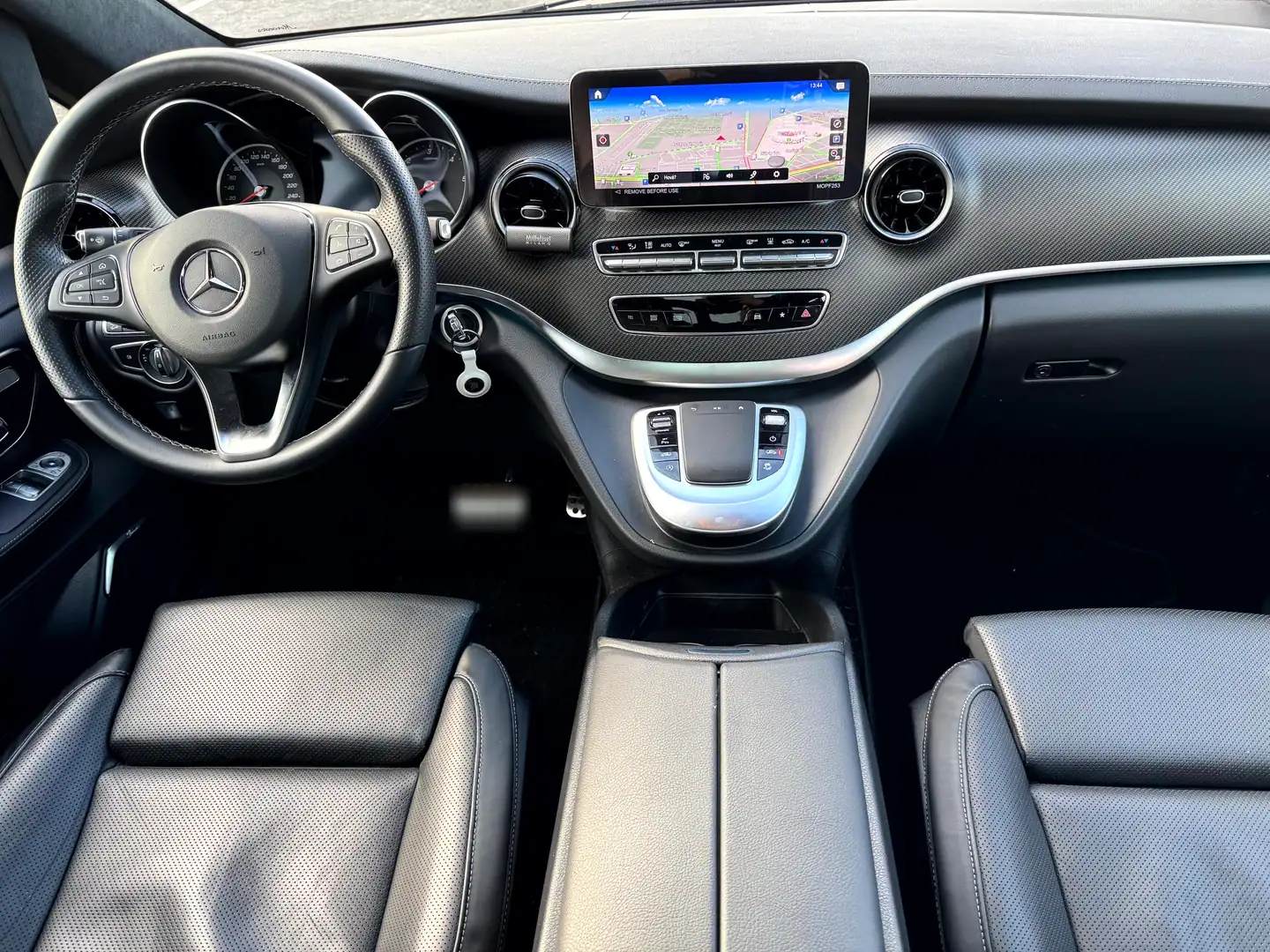 Mercedes-Benz V-Class — VanBudapest premium chauffeur service in Budapest (155)