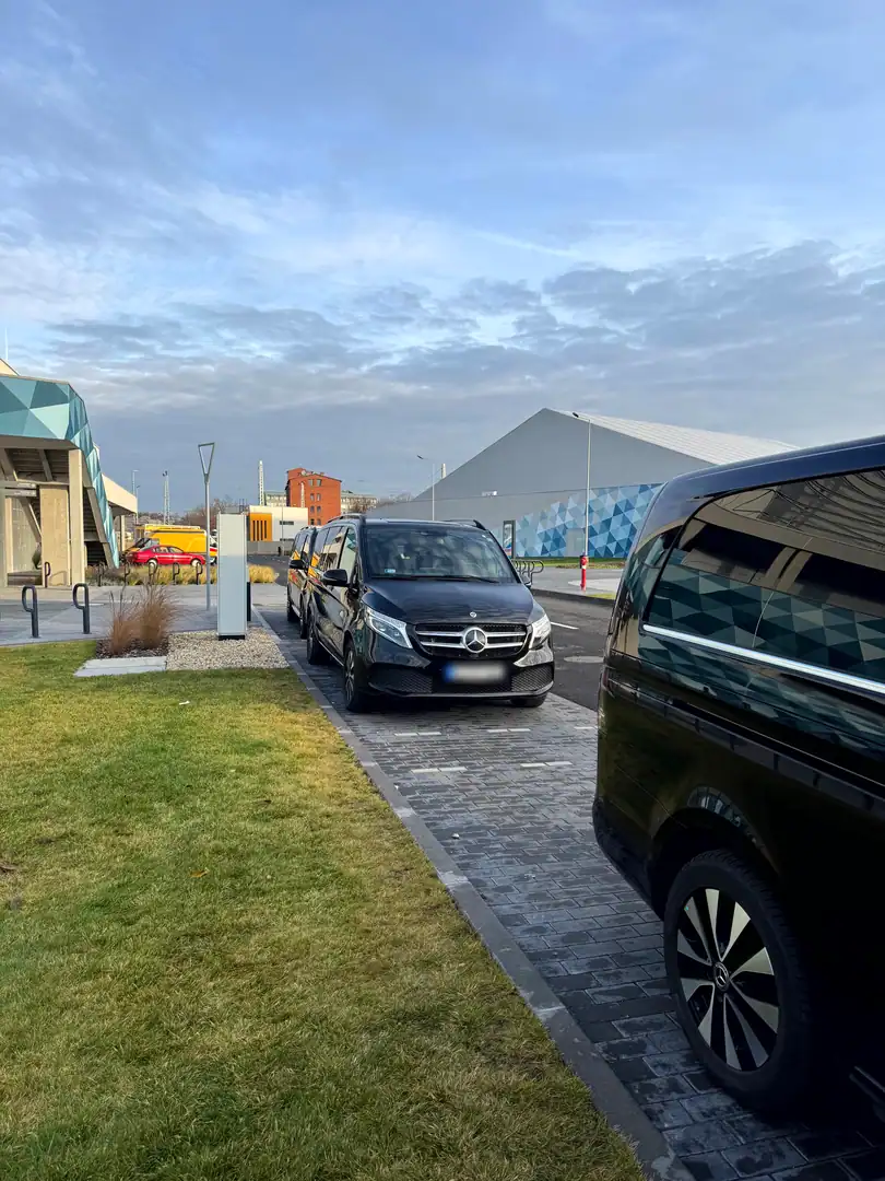 Mercedes-Benz V-Class — VanBudapest premium chauffeur service in Budapest (72)