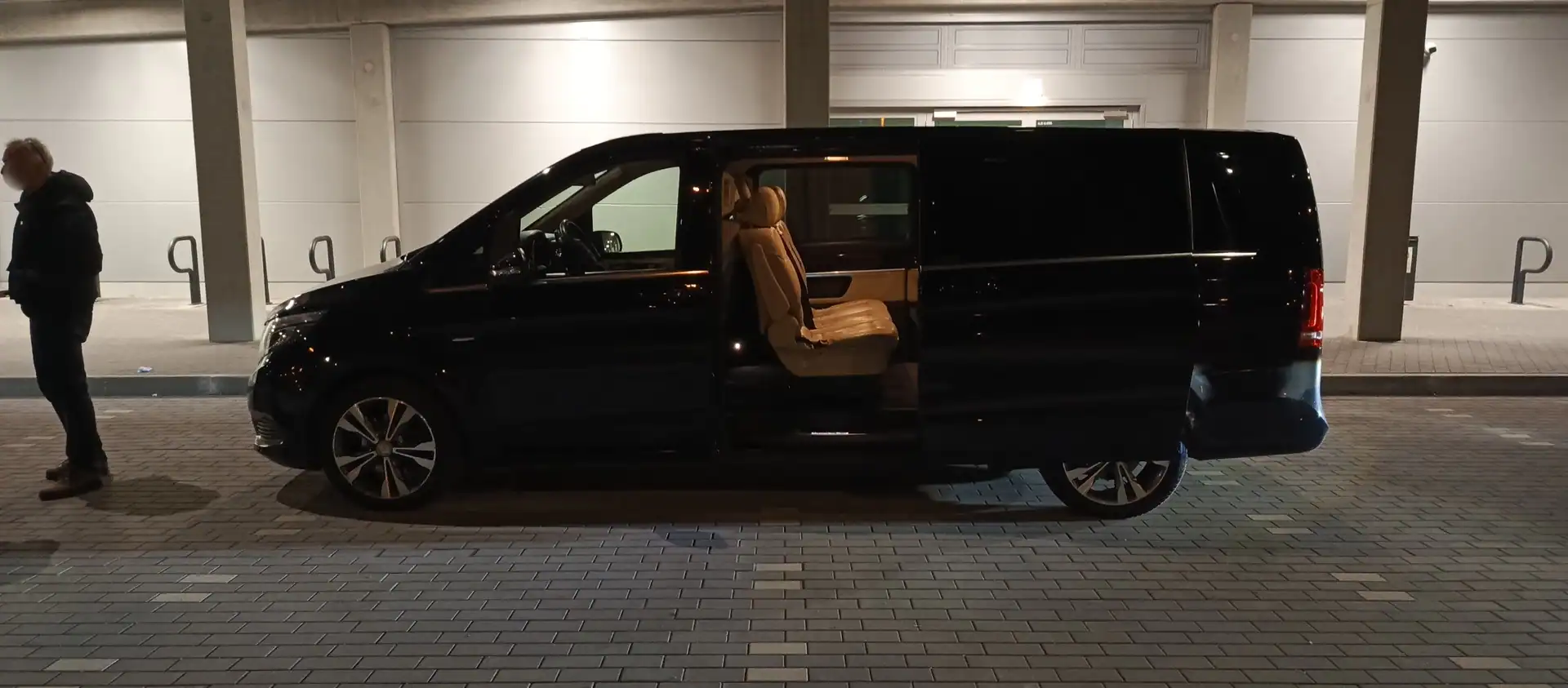 Mercedes-Benz V-Class — VanBudapest premium chauffeur service in Budapest (100)