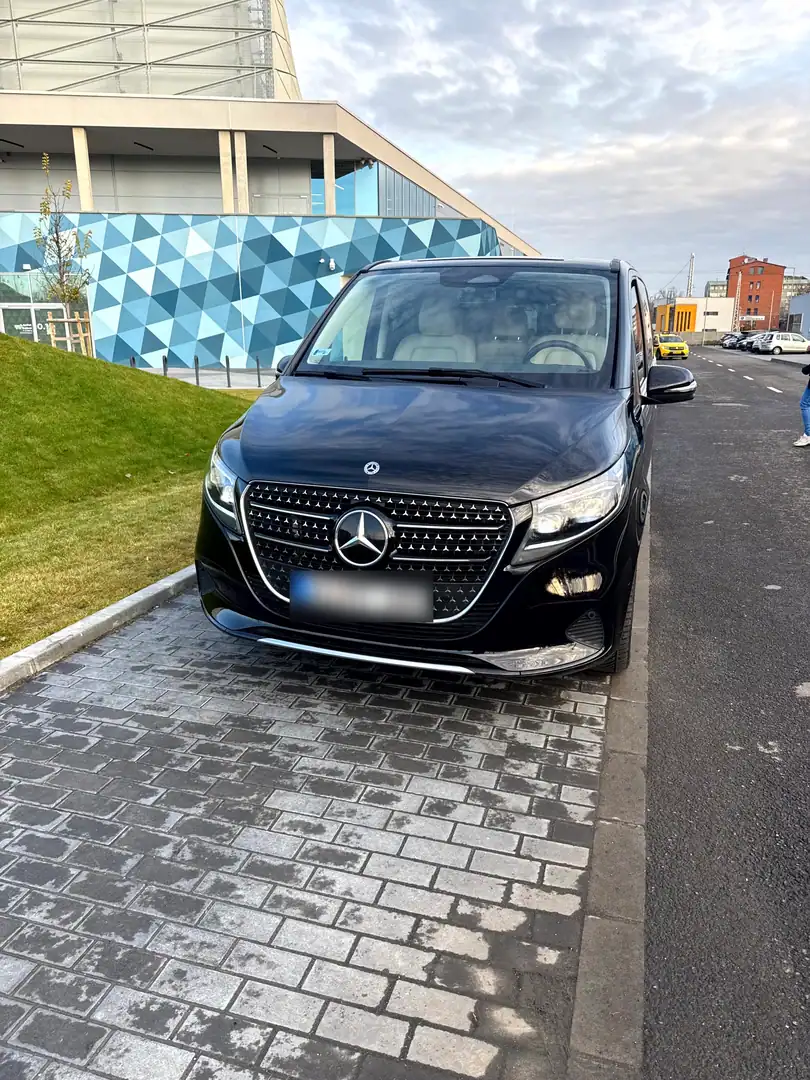 Mercedes-Benz V-Class — VanBudapest.com