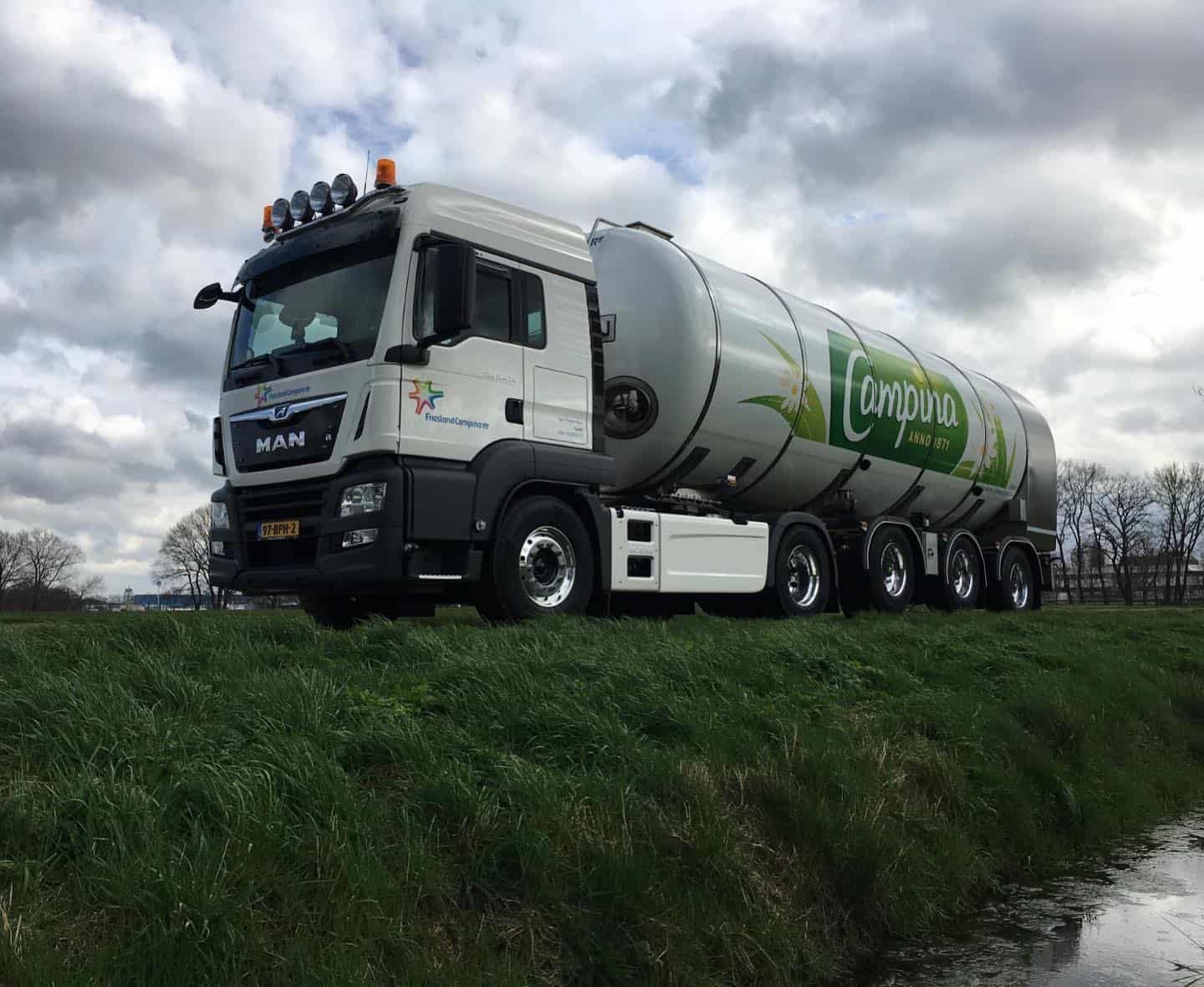 Transporttankwagen voor agrarische circulaire toepassingen met Kampina branding.