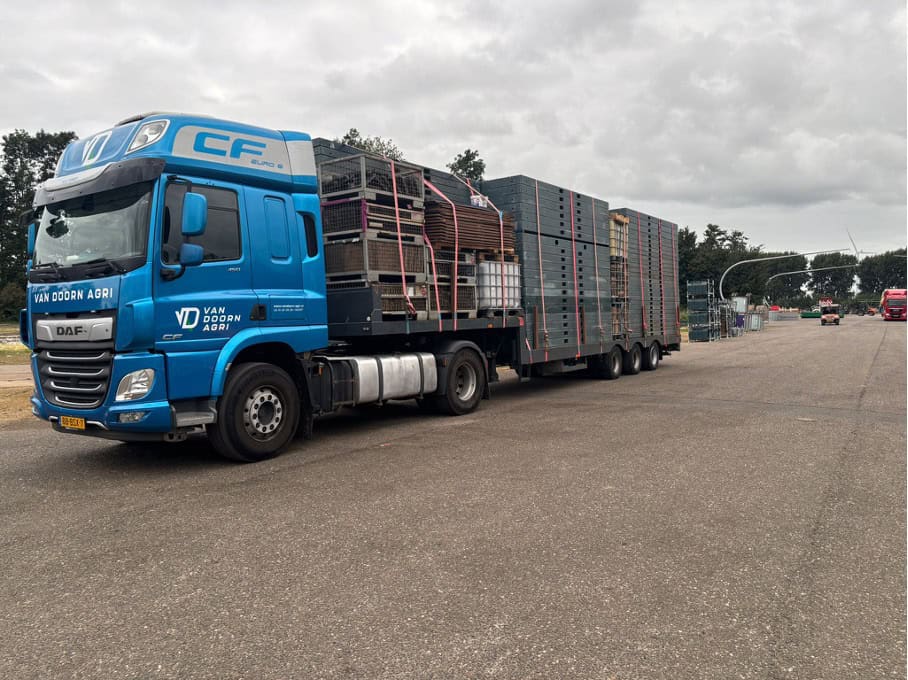 Vandoorn Agri vrachtwagen met landbouwmaterialen voor transport en logistiek.