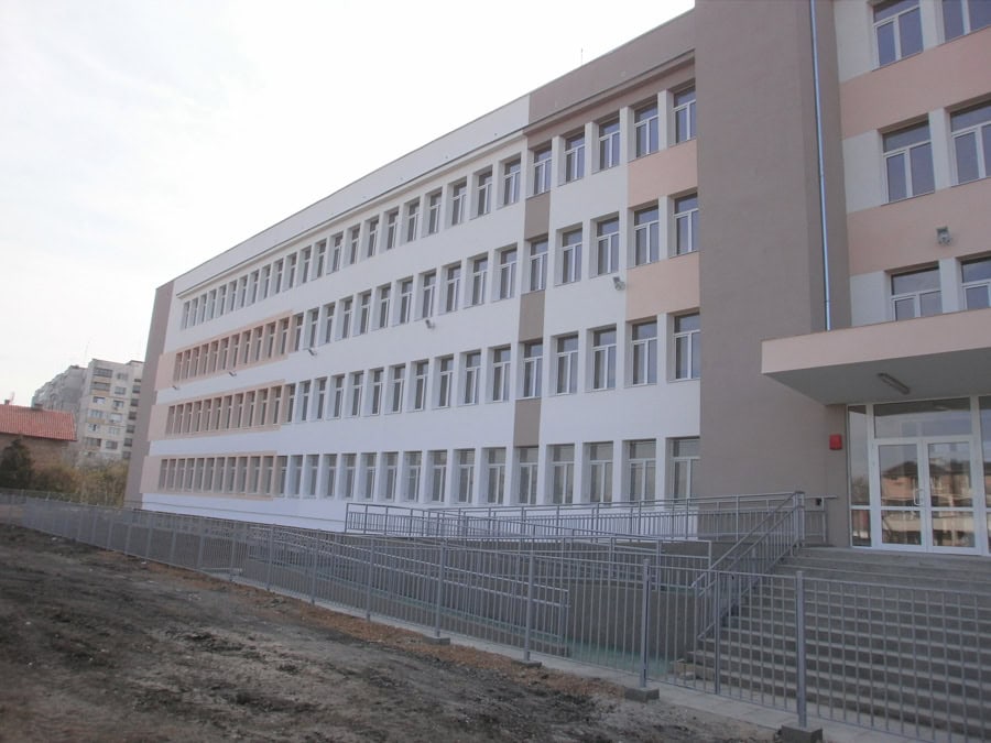 ОБНОВЯВАНЕ НА КЛАСИЧЕСКАТА ГИМНАЗИЯ, ГР. СОФИЯ