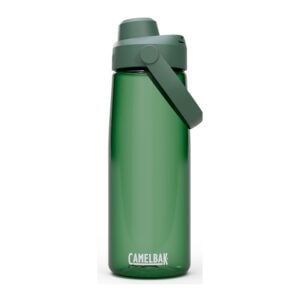De drinkfles Camelbak chug Forest Green 750ml is een transparante, groene waterfles, met een brede draagbeugel en een zwarte drinkdop. De drinkfles heeft het Camelbak-logo op de voorkant en op de beugel