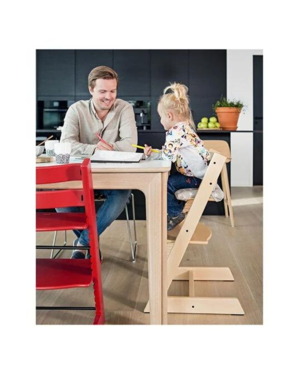 Stokke Tripp Trapp – krzesło do karmienia z drewna bukowego lub dębu z poduszką - obrazek 24