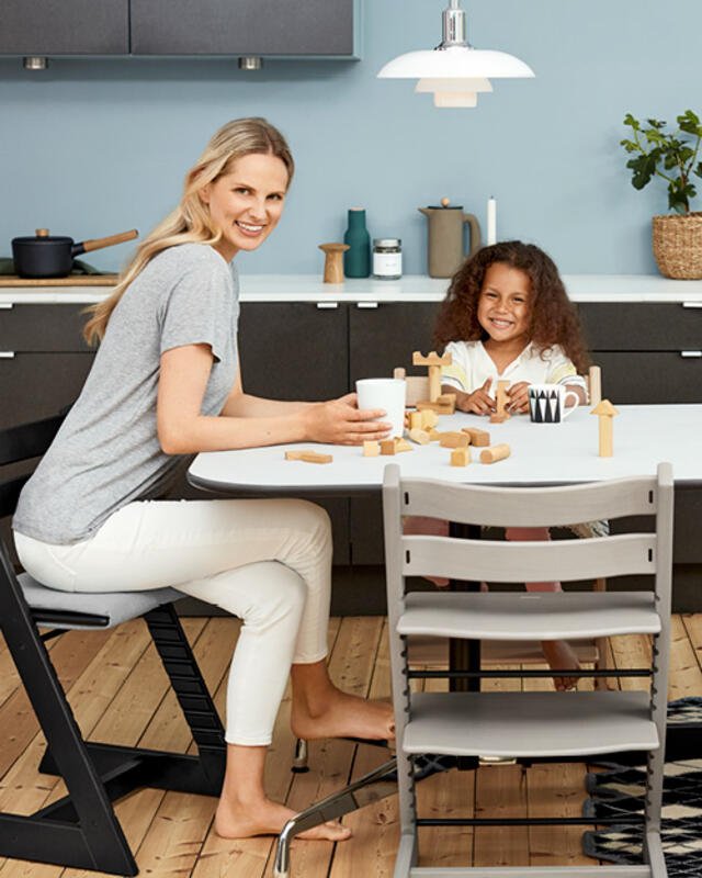 Stokke Tripp Trapp – krzesło do karmienia z drewna bukowego lub dębu z poduszką - obrazek 20