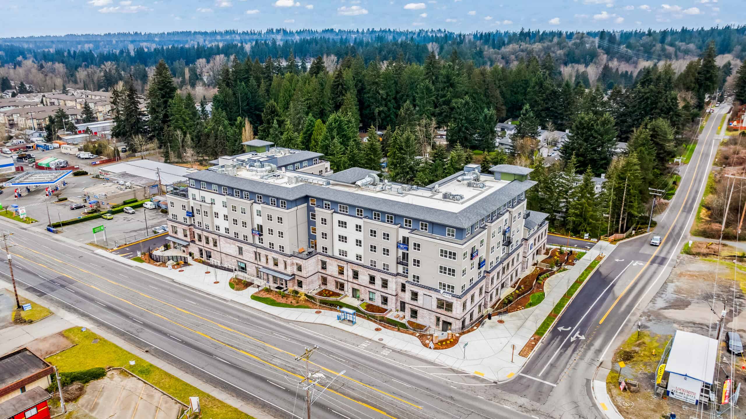 Vineyard Park at North Creek - Modern apartment community surrounded by lush greenery.