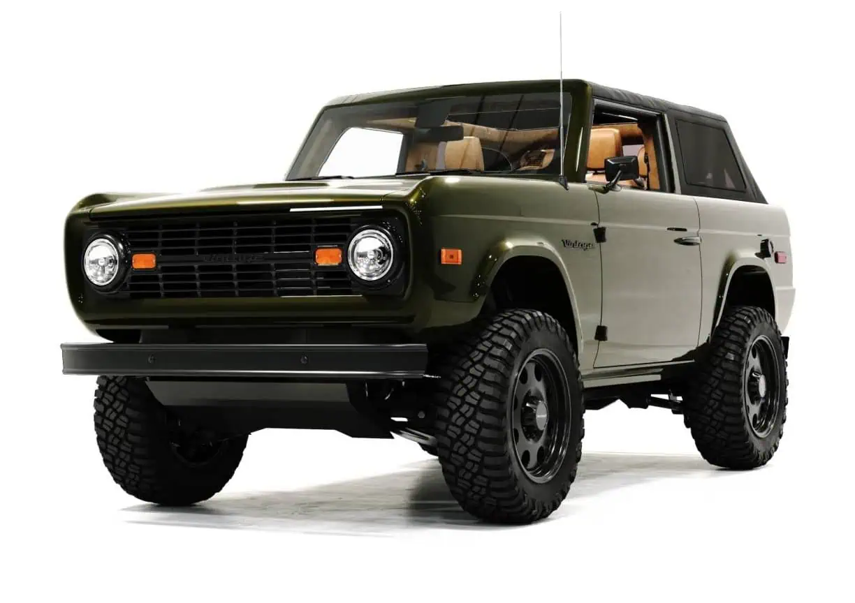 Classic vintage off-road SUV with rugged tires and retro design, perfect for outdoor adventures and stylish urban exploration.