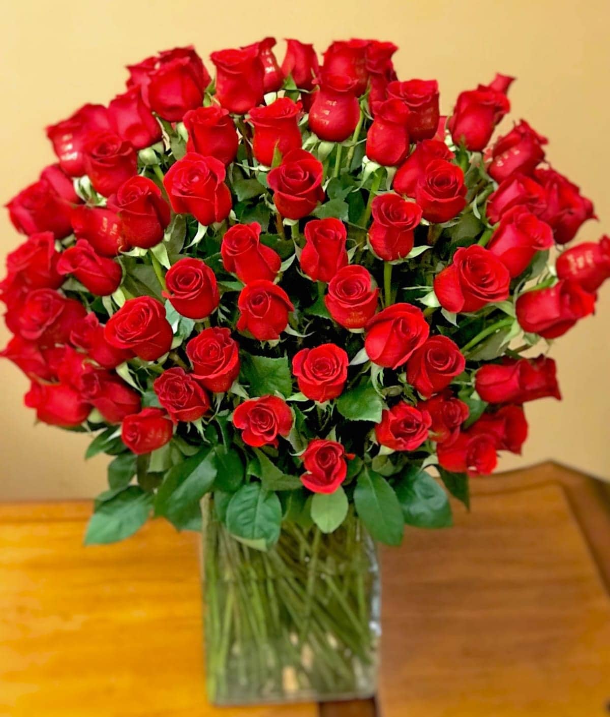 100 red roses las vegas