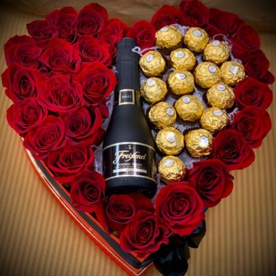 fresh red roses heart