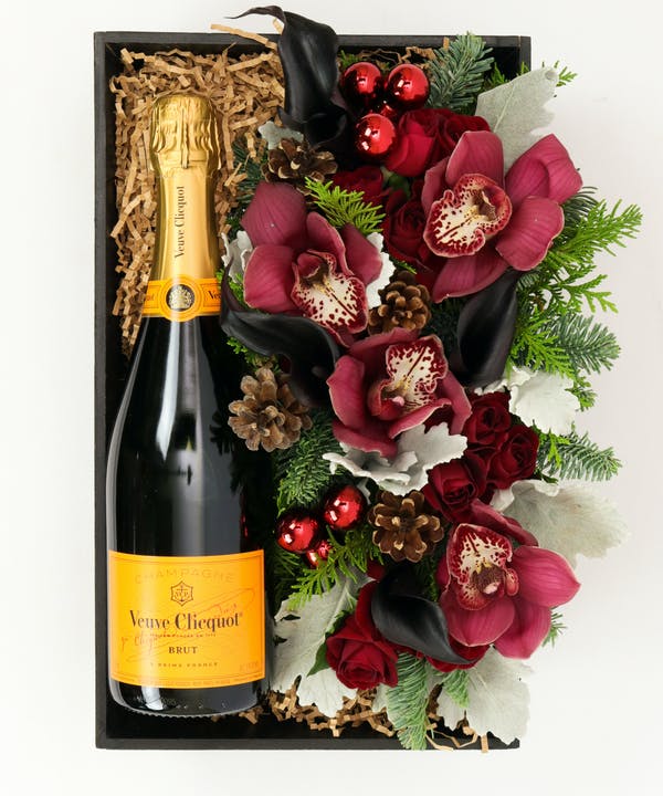 Veuve CHAMPAGNE & CHRISTMAS FLOWERS