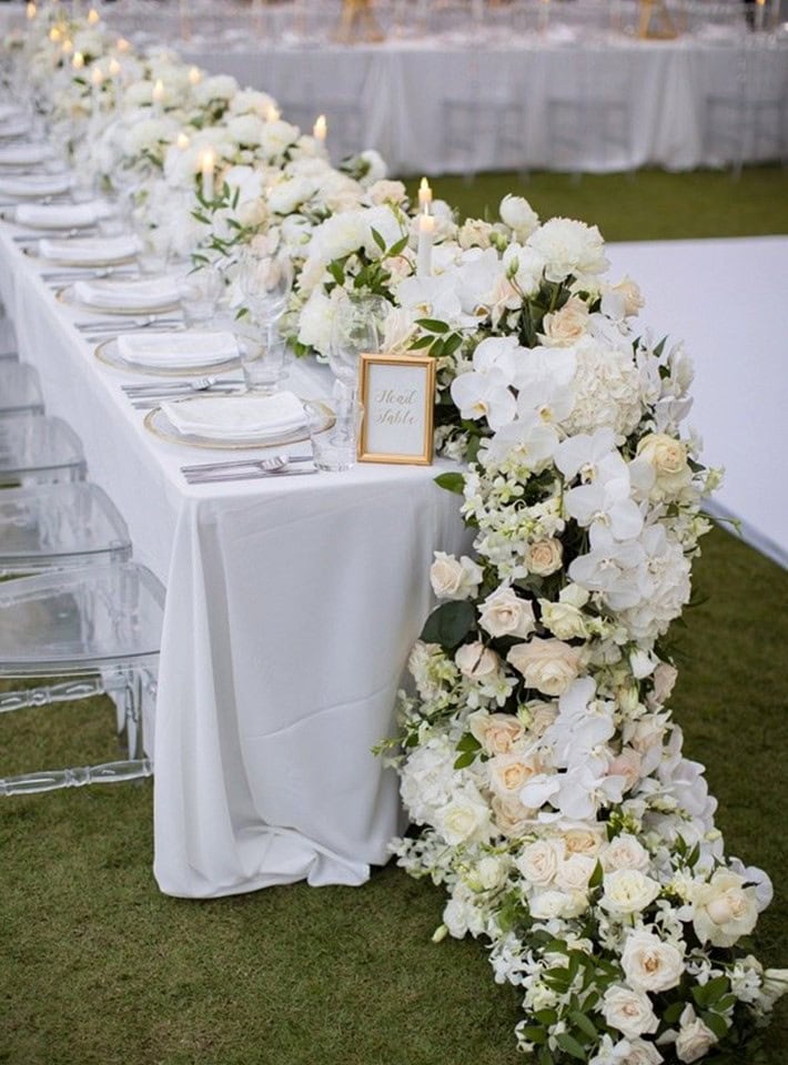 luxury fresh flowers table runner
