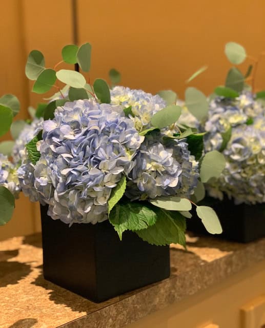 blue hydrangeas centerpiece for convention center in las vegas or special corporate events