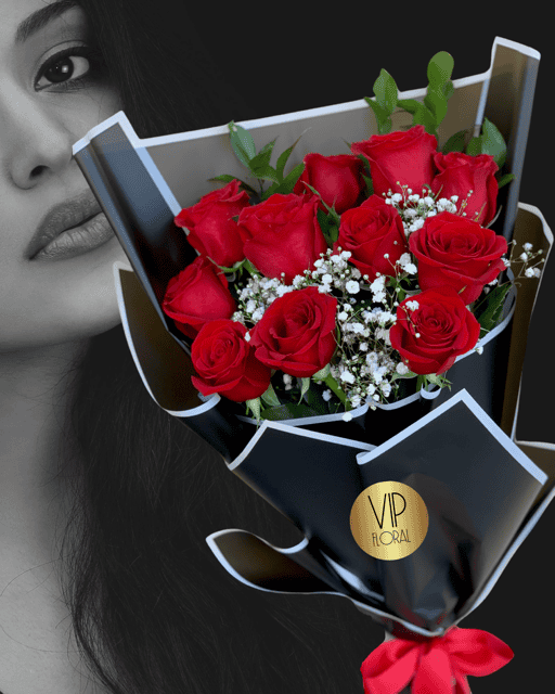 12 WRRAPED PRESENTATION RED ROSES BOUQUET