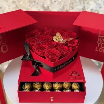 “Élégance” Box with Long-Lasting Roses