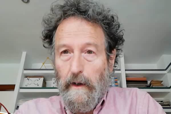 Joaquín Rodríguez: Educador visual, conferenciante, experto en integración psico-corporal y creador de Vistabona. Autor del libro 