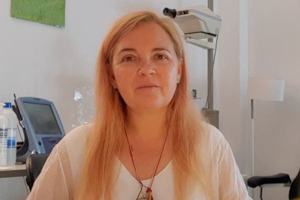 Marta Rubio: Médica especializada en oftalmología quirúrgica. Trabaja conjuntamente el aspecto clínico y natural para la mejora de la visión