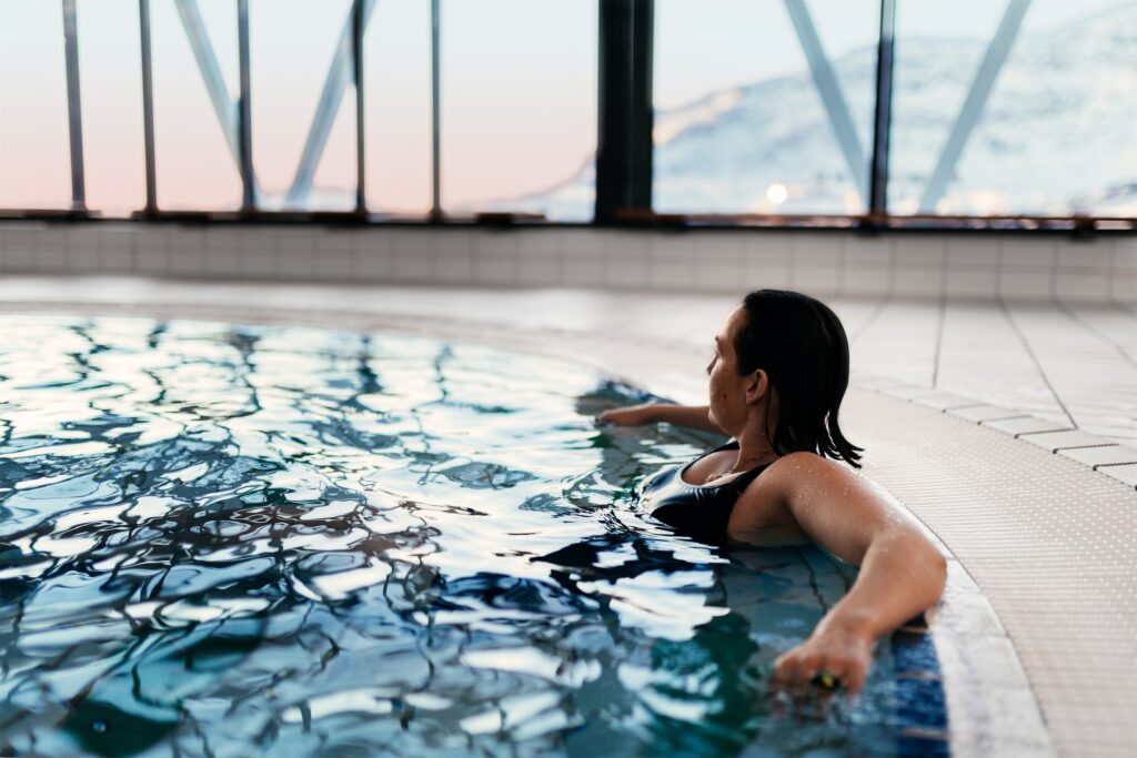 Enjoying sunset in indoor pool Malik. Photo - Rebecca Gustafsson , Visit Greenland