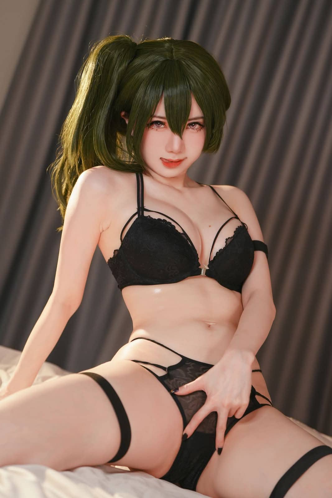 Sally Dorasnow|Ubel Lingerie COS写真:慵懒桀骜的私域格调 16 Ubel COS视觉造型,冷慵奢靡风格下的私域气质