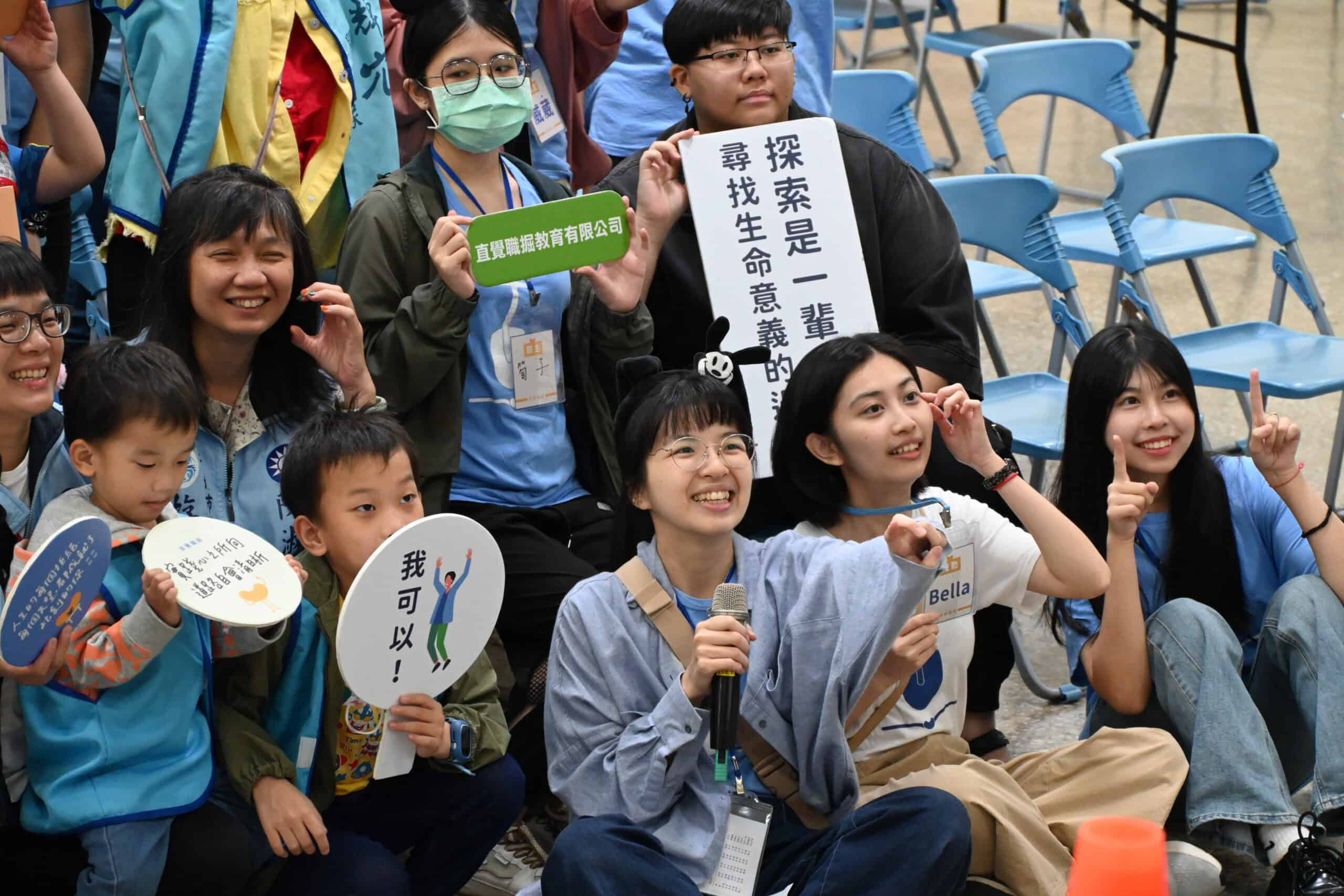 偏鄉孩子、企業志工與職掘團隊大合照