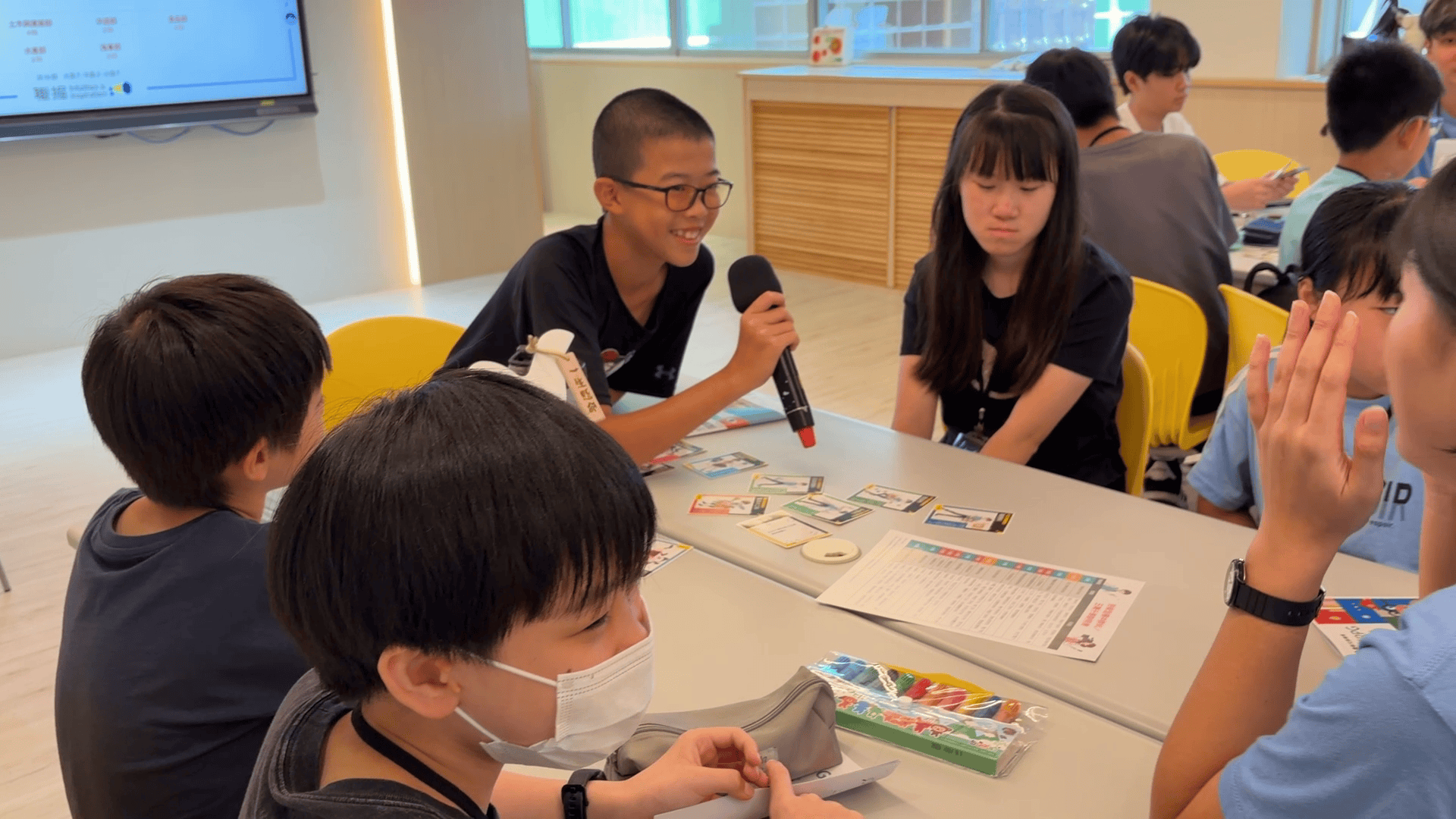 學員分組進行攻佔職群島卡牌活動