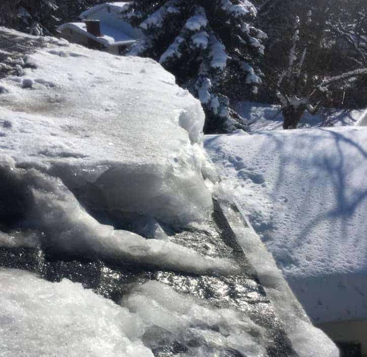 18B5A3F4-80B3-4CC8-8555-D7E649CB80C7 Ice Damn on roof in calgary