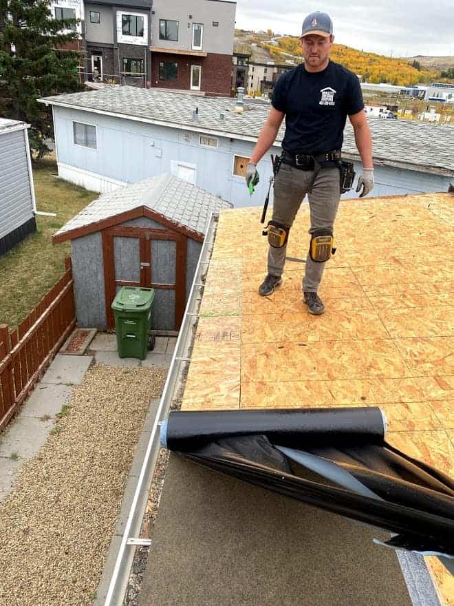 IMG_5981 Roofer applying underlay on a new roof in calgary