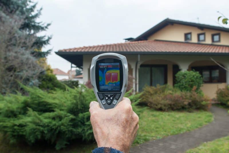 analysis-of-the-external-heat-dispersed-in-a-villa-QEFV765 Thermal imaging of a home t o look at heat