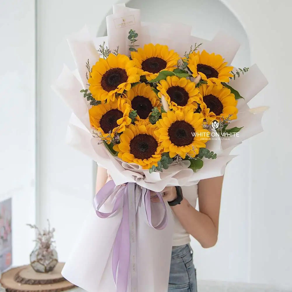 Helianthus Bouquet for graduation and birthday occasion, same day flower delivery