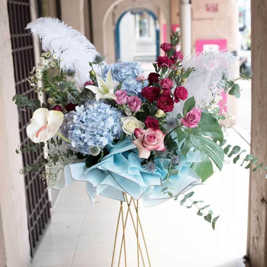 Brilliant flower stand for congratulations on new business openings
