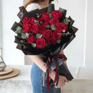 Red Valentine bouquet for Birthday & Friendship celebration