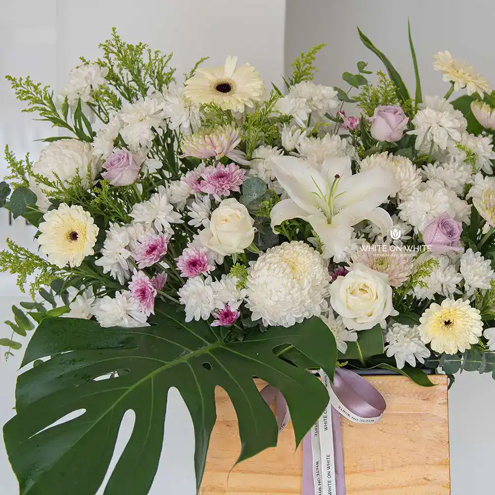 Serene Paradise flower stand